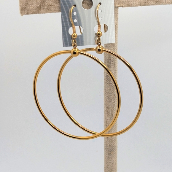 Chic Gold Plated Hoop Earrings - Picture 6 of 6